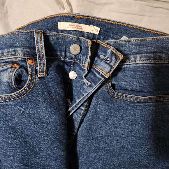 Levis Wedgie Skinny - Picture 2 of 2